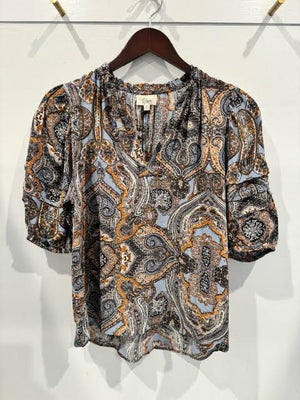 Elan V-neck Top in Blue Paisley
