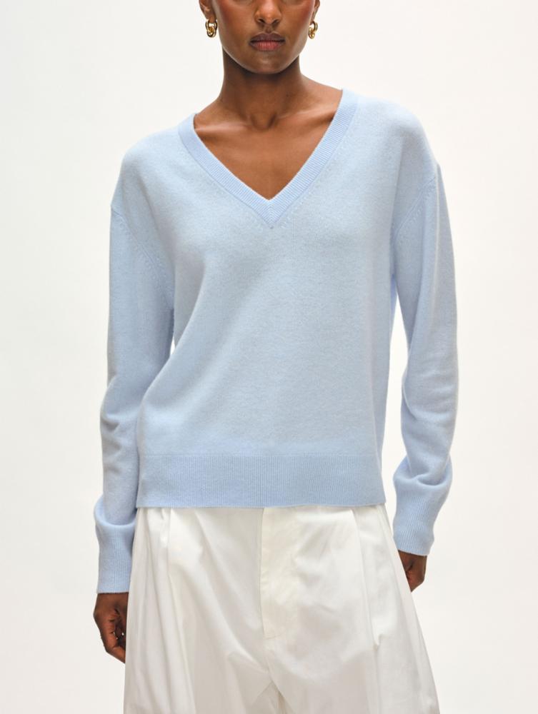 White + Warren Cashmere V-neck in Pale Mist