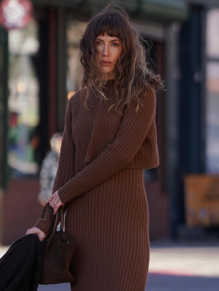 White + Warren Cashmere Blend Ribbed Crew Sweater in Umber
