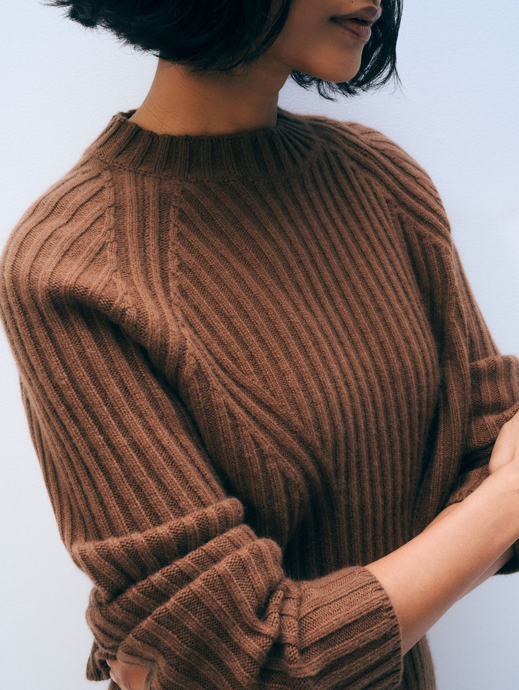White + Warren Cashmere Blend Ribbed Crew Sweater in Umber