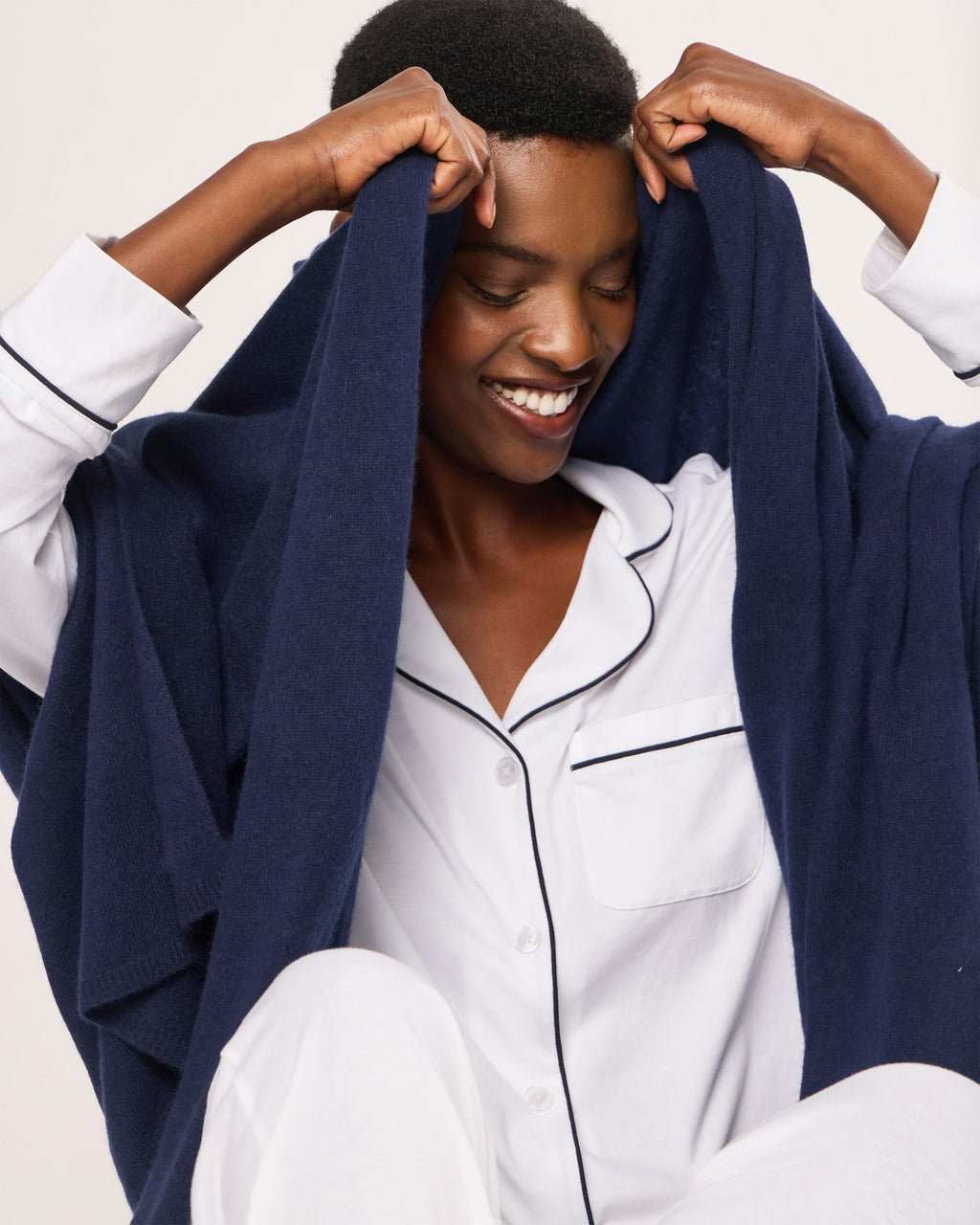 Petite Plume Cashmere Wrap in Navy