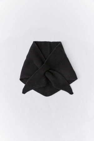 TRIANGLE KNIT SCARF