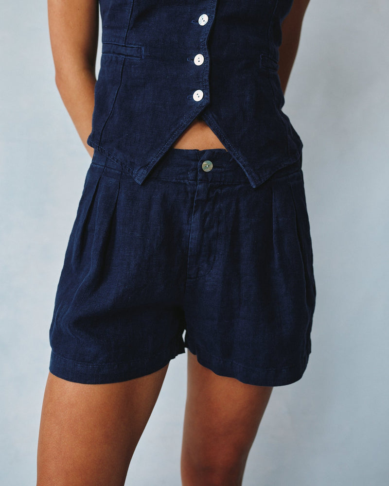 Bella Dahl Double Pleat Linen Short in Italian Navy