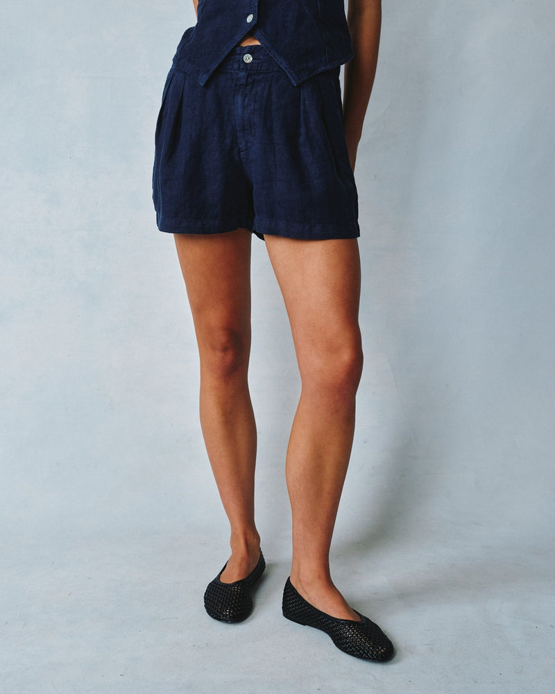 Bella Dahl Double Pleat Linen Short in Italian Navy