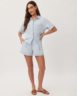 Bella Dahl Pleated Shorts in Oasis Spray Wash