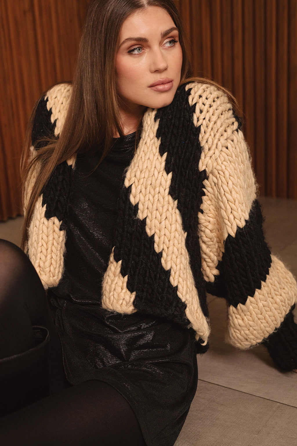 Elan Chunky Sweater Cardigan in Beige/Black